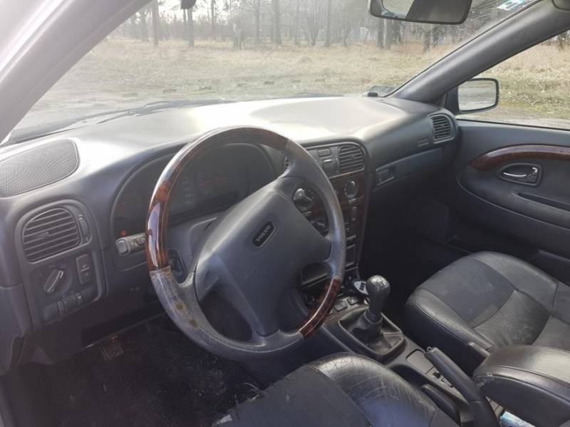 ox_sprzedam-volvo-v40-18gdi-klimabrak-korozji