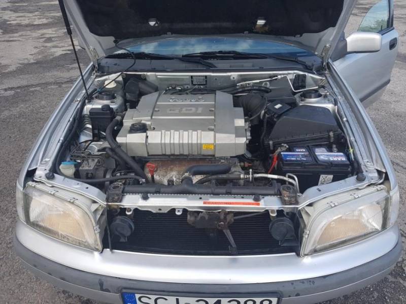 ox_sprzedam-volvo-v40-18gdi-klimabrak-korozji