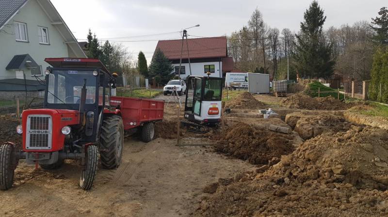 ox_uslugi-minikoparka-oraz-traktorem-kopanie-fundamentow-oraz-rowow-itp
