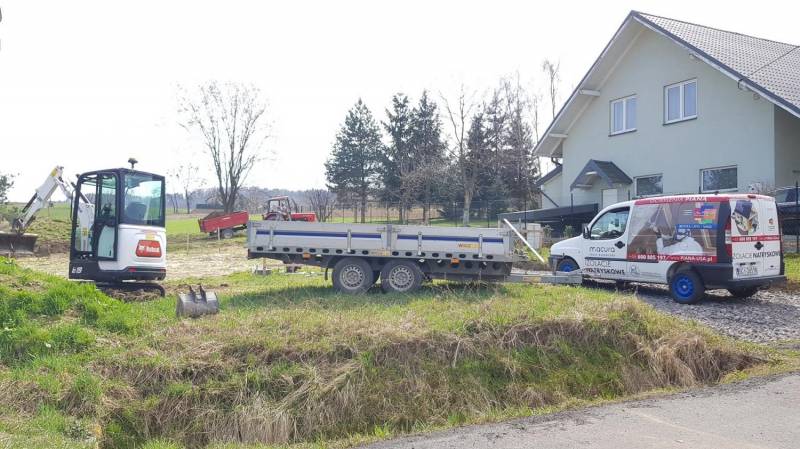ox_uslugi-minikoparka-oraz-traktorem-kopanie-fundamentow-oraz-rowow-itp
