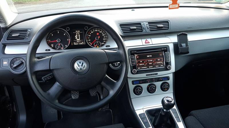 ox_volkswagen-passat-b6-20-tdi-cr-140km-kombi-alufegi-bezwypadkowy