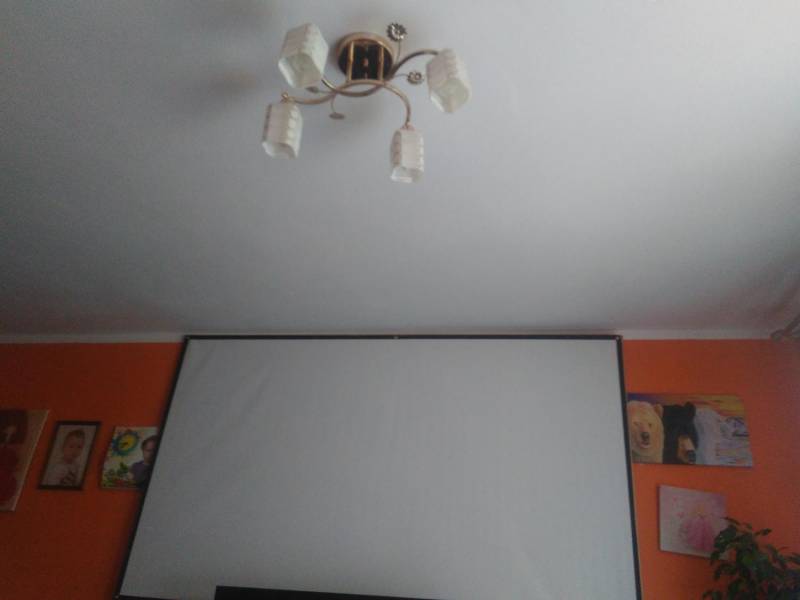 ox_sprzedam-projektor-z-ekranem