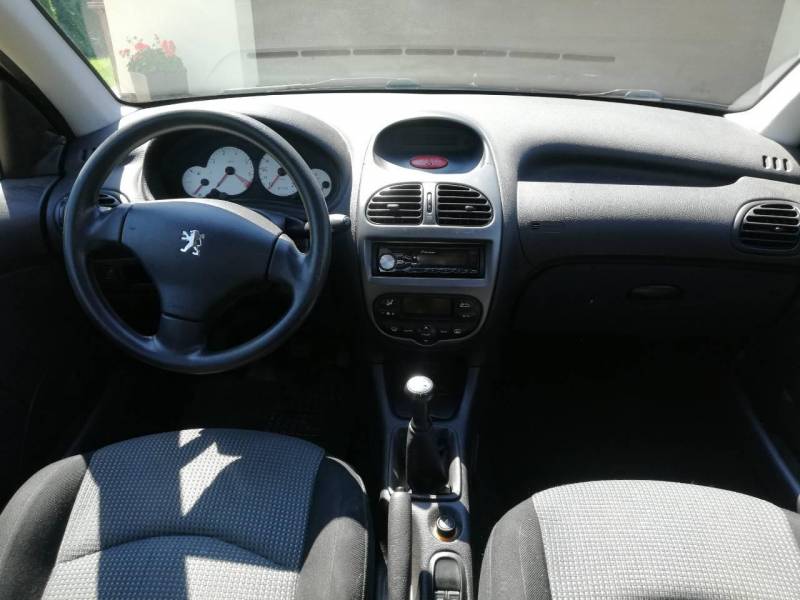 ox_peugeot-206-11benzyna-2006rok-klimatronik
