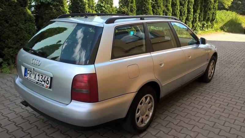 ox_audi-a4quatro1998r24benzsprowadzklimatrstan-bdb208000km