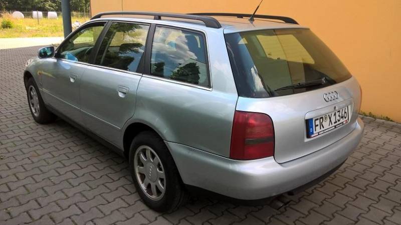 ox_audi-a4quatro1998r24benzsprowadzklimatrstan-bdb208000km