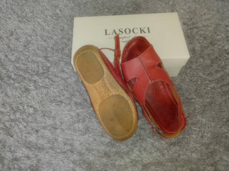 ox_skorzane-sandaly-lasocki