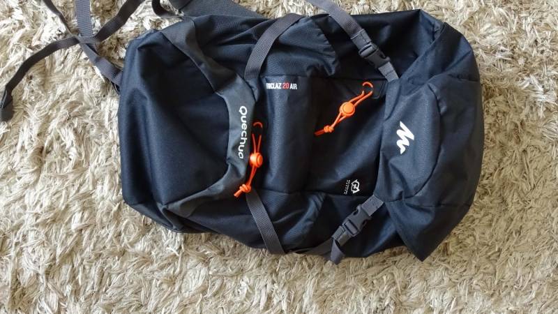 ox_plecaki-turystyczne-forclaz-20-air-quechua-air-cooling