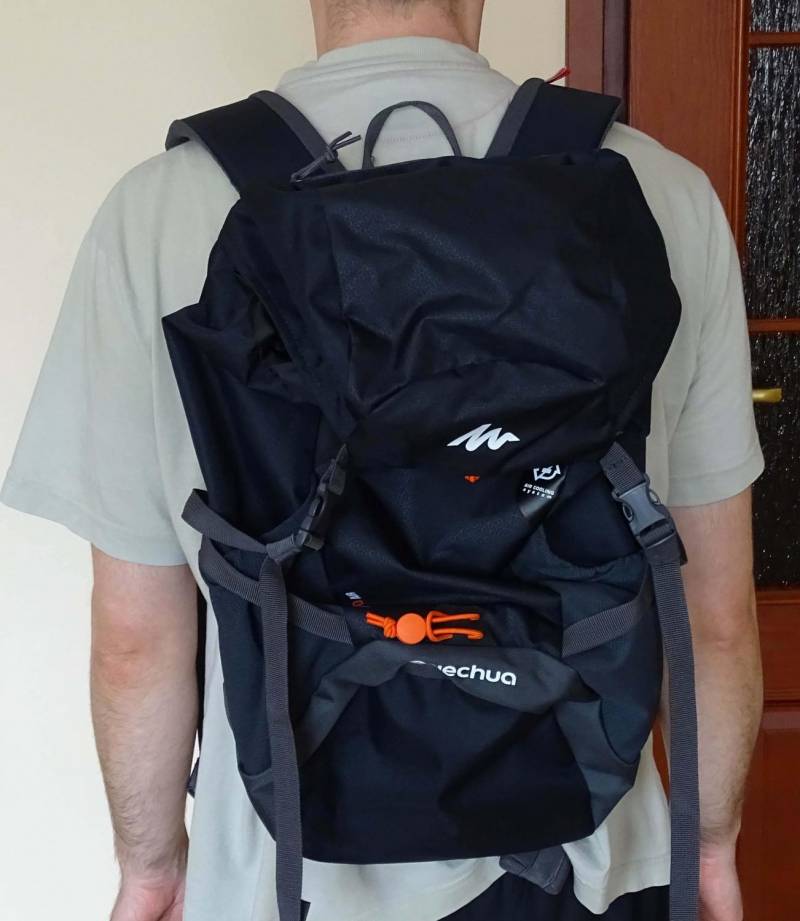 ox_plecaki-turystyczne-forclaz-20-air-quechua-air-cooling