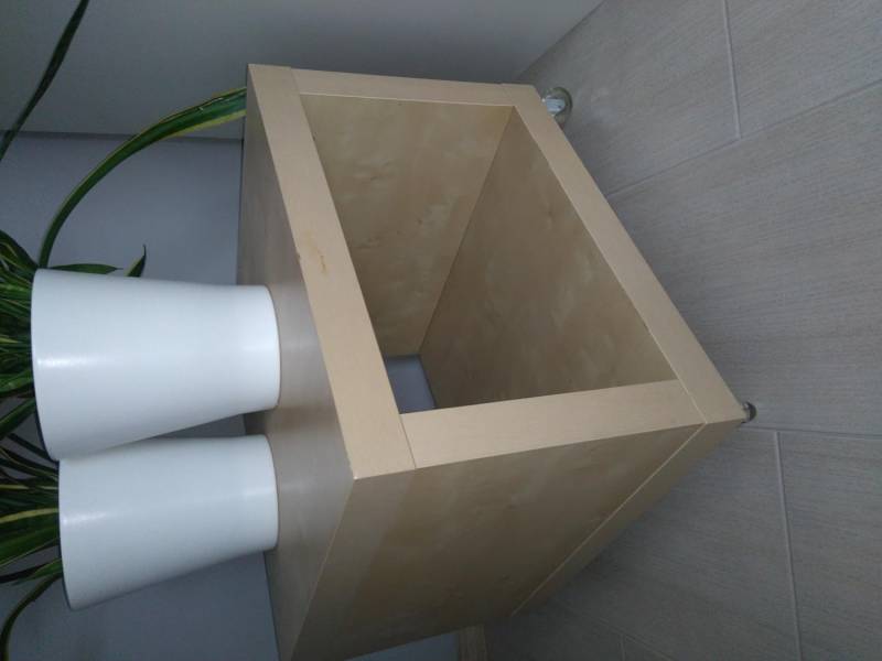 ox_sprzedam-stolik-ikea-na-kolkach