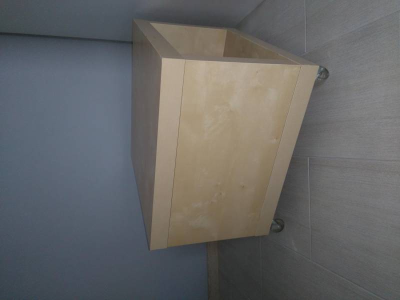 ox_sprzedam-stolik-ikea-na-kolkach