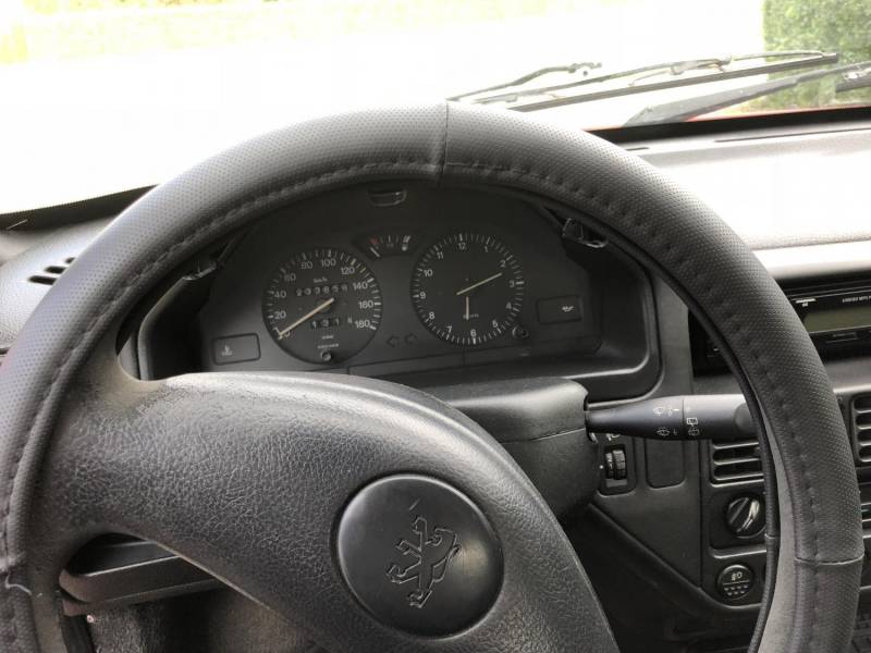 ox_auto-peugeot-106-10-benzyna