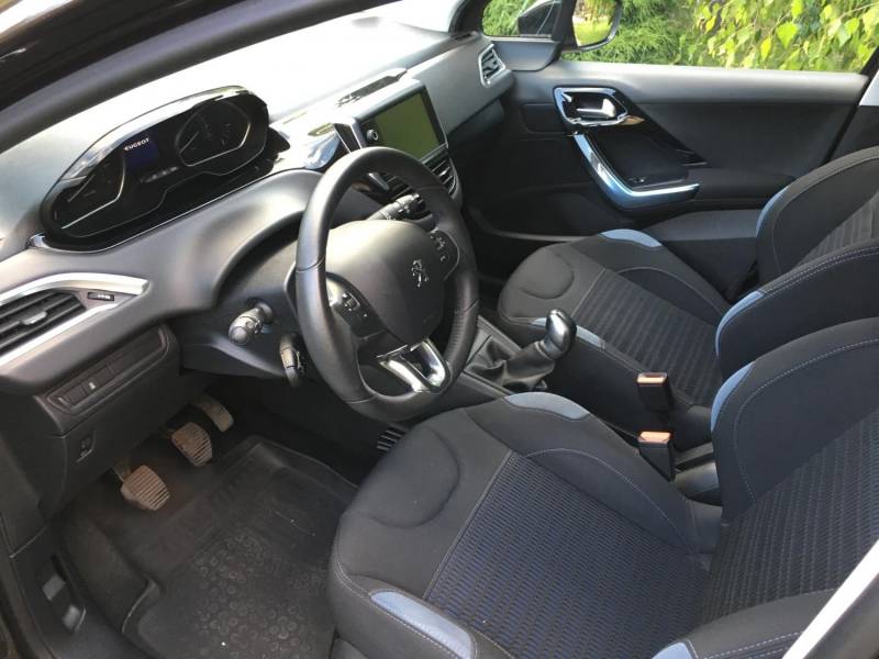 ox_peugeot-208-allure-2013-benzyna-12-82-km
