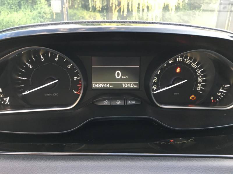 ox_peugeot-208-allure-2013-benzyna-12-82-km