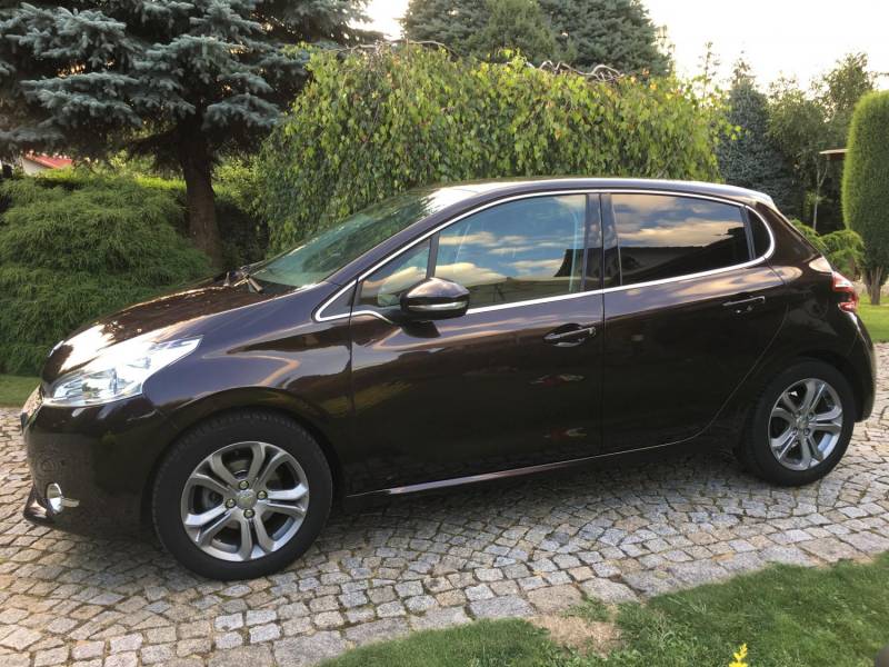 ox_peugeot-208-allure-2013-benzyna-12-82-km