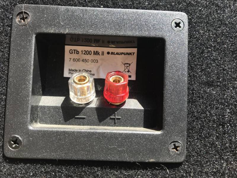 ox_blaupunkt-subwoofer-wzmaczniacz