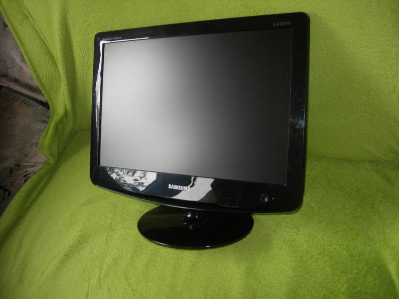 ox_telewizor-monitor-lcd-20cali-samsung