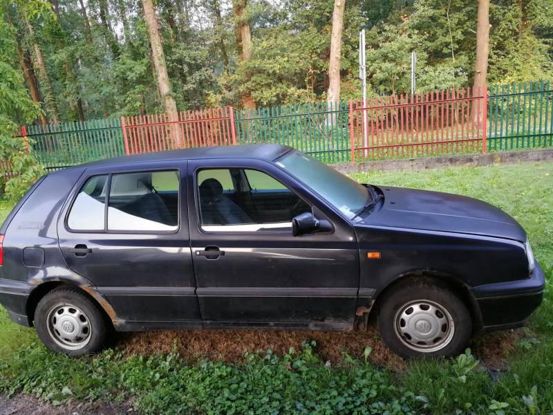 ox_vw-golf-iii-18-benzyna-w-calosci-lub-na-czesci