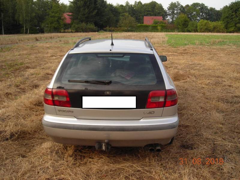 ox_sprzedam-volvo-v40-z-1999-roku-mozliwa-zamiana