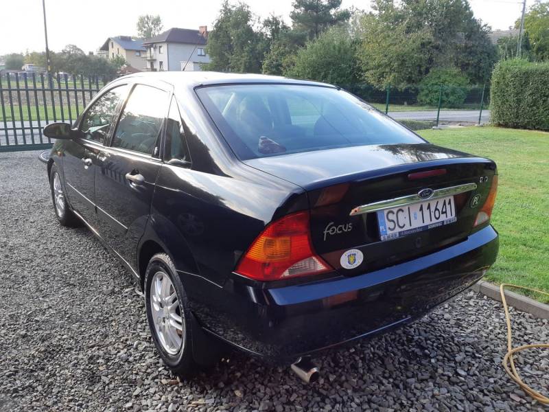 ox_ford-focus-ghia-20-benzyna-2000r