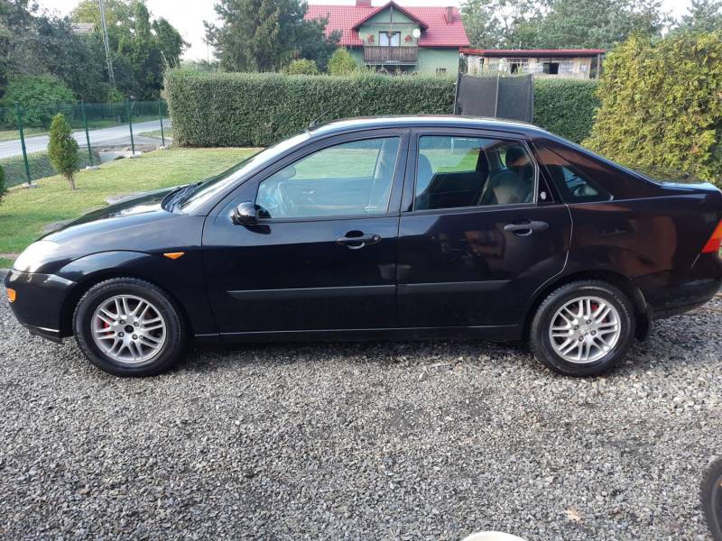 ox_ford-focus-ghia-20-benzyna-2000r