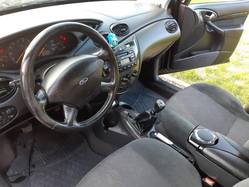 ox_ford-focus-ghia-20-benzyna-2000r