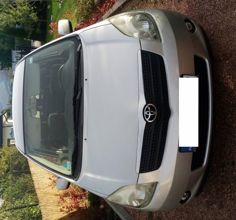 ox_toyota-corolla-verso-2004-2od-stan-idealny-ustron