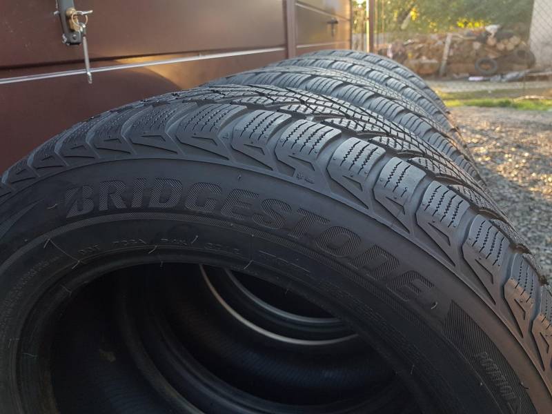 ox_opony-zimowe-bridgestone-2255516-komplet