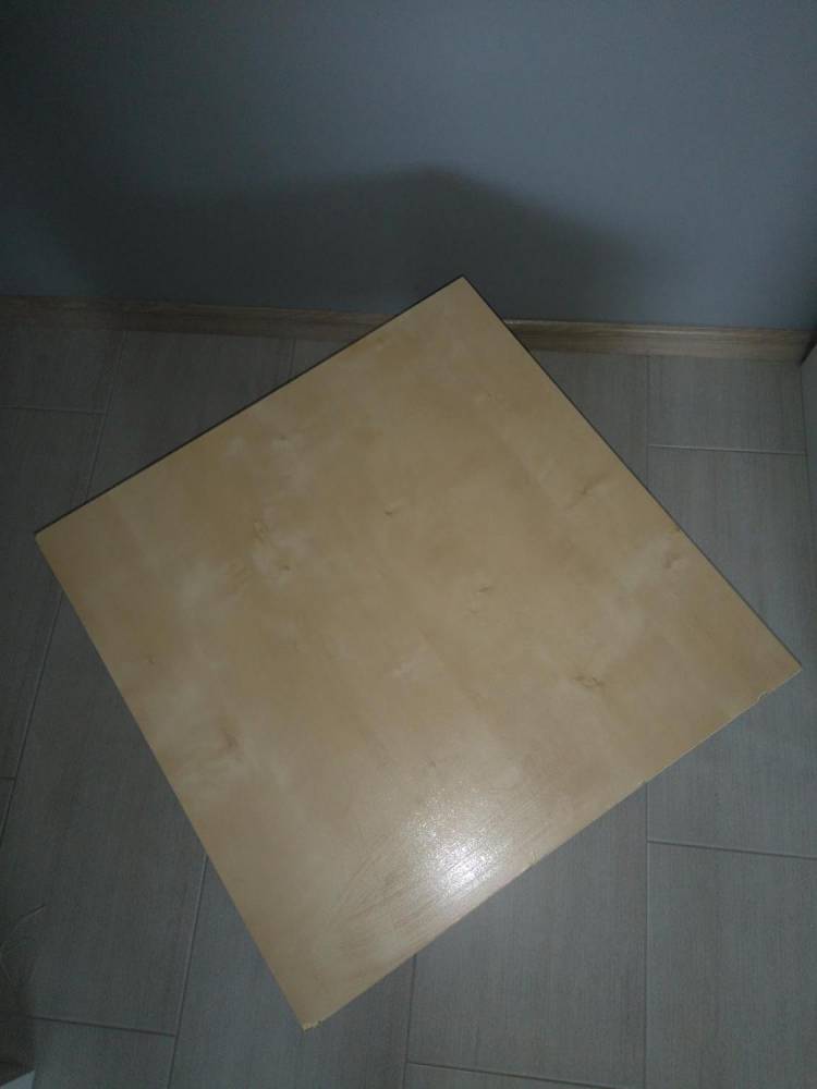 ox_sprzedam-stolik-ikea-na-kolkach