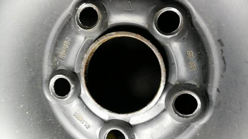 ox_kola-zimowe-1657014-z-felgami-et35-rozstaw-5x100-ibiza-fabia-polo