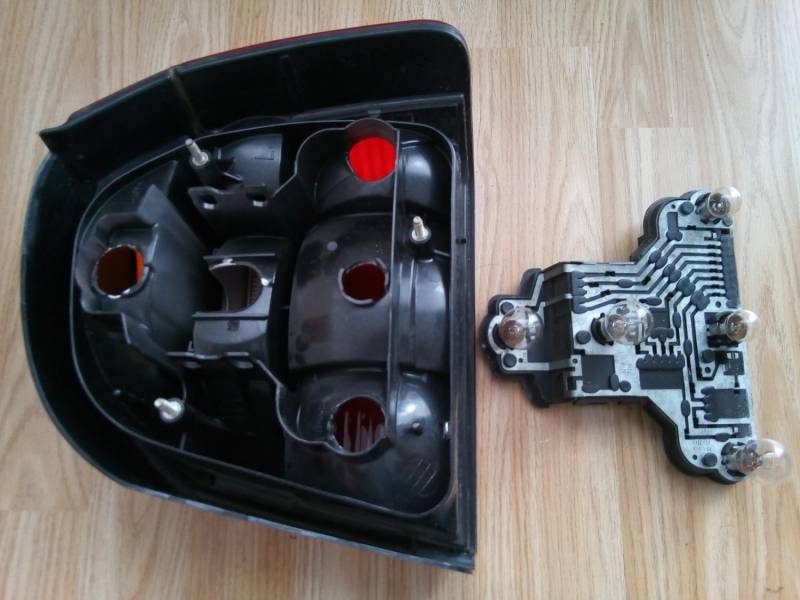 ox_vw-golf-iii-3-lampa-lewa-tyl-plus-wklad