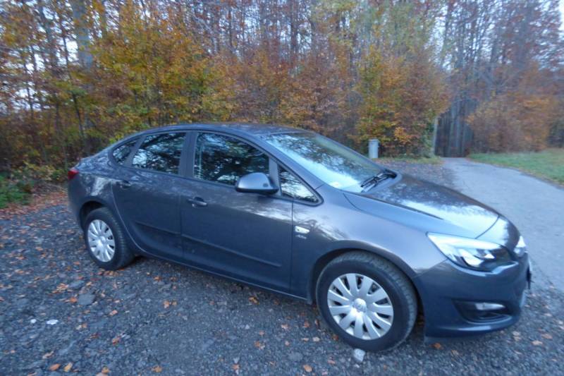 ox_opel-astra-4dr-active-14100km-2014