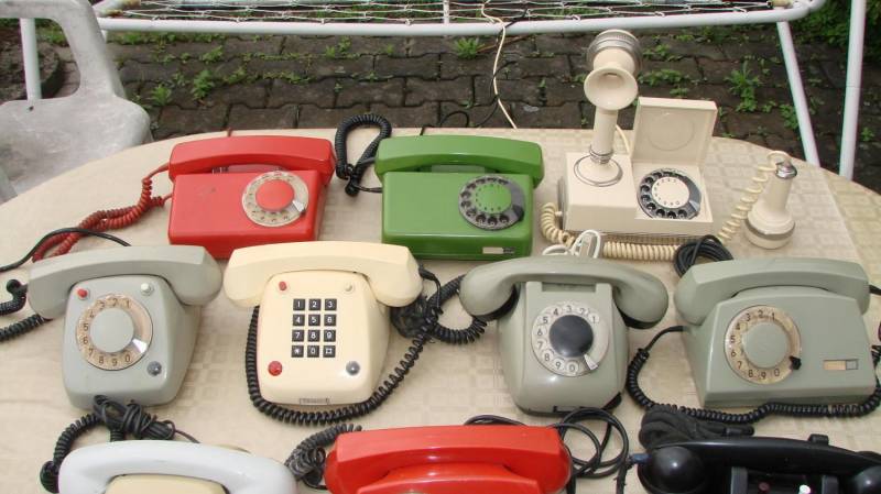ox_kolekcja-aparatow-telefonicznych