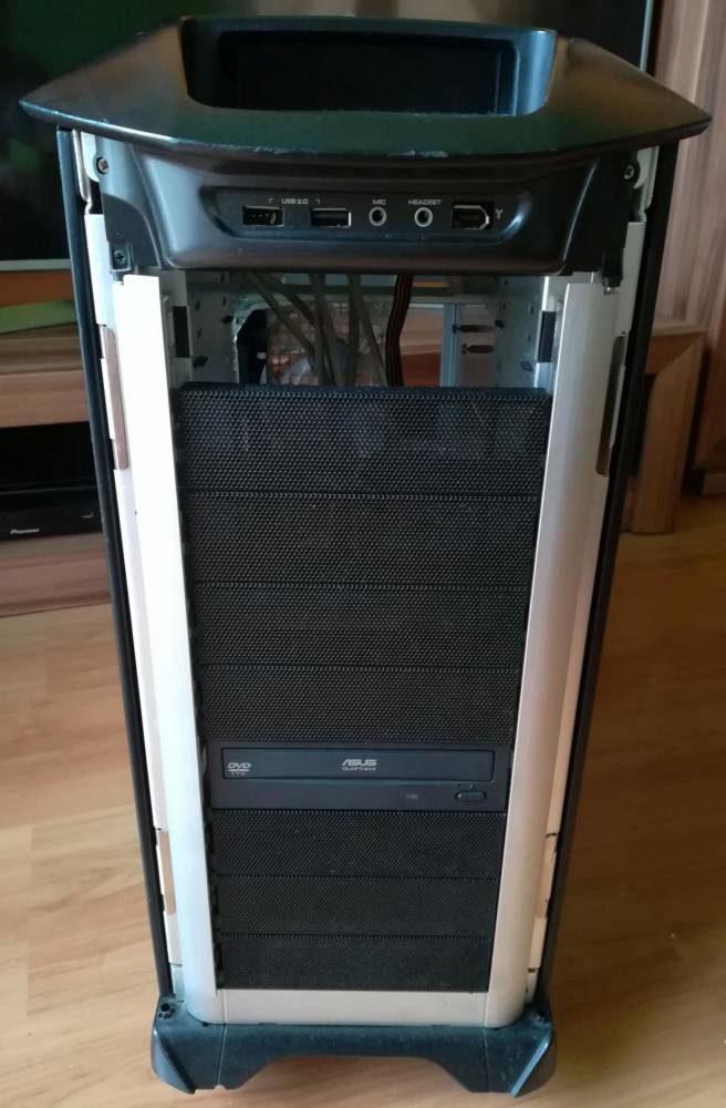 ox_obudowa-komputerowa-cooler-master-stacker-830-evolution-nvidia-edition