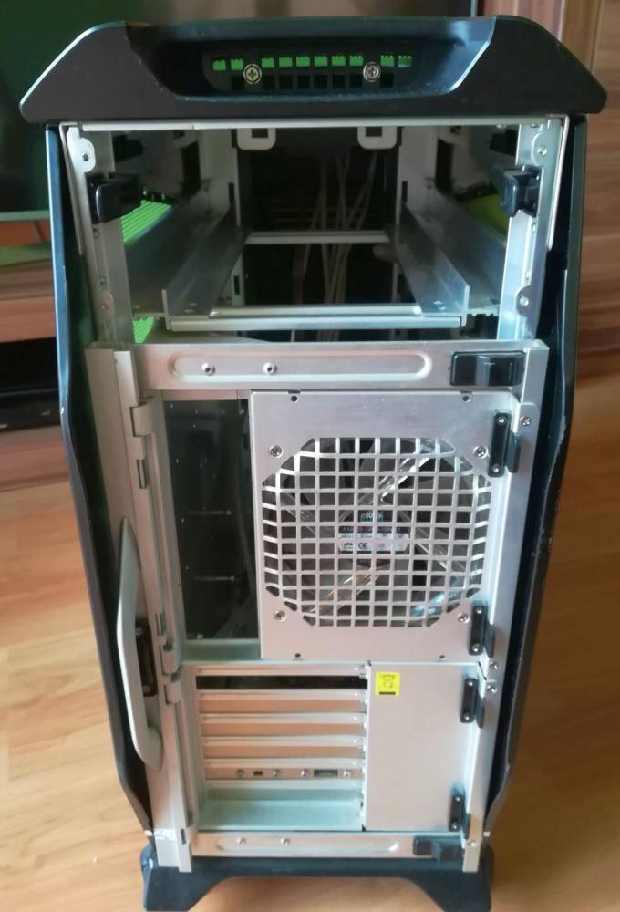 ox_obudowa-komputerowa-cooler-master-stacker-830-evolution-nvidia-edition