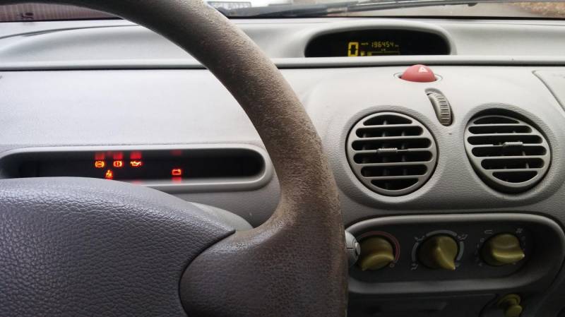 ox_renault-twingo-2000-12-benzyna