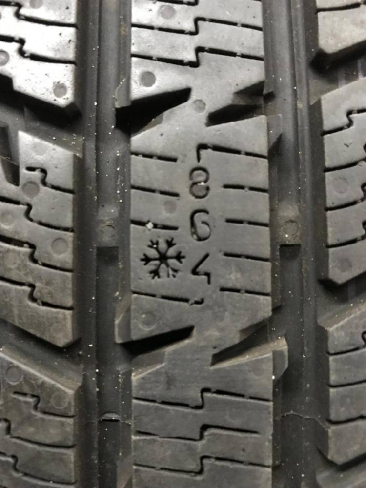ox_opony-zimowe-nokian-23560-r18-suv-3