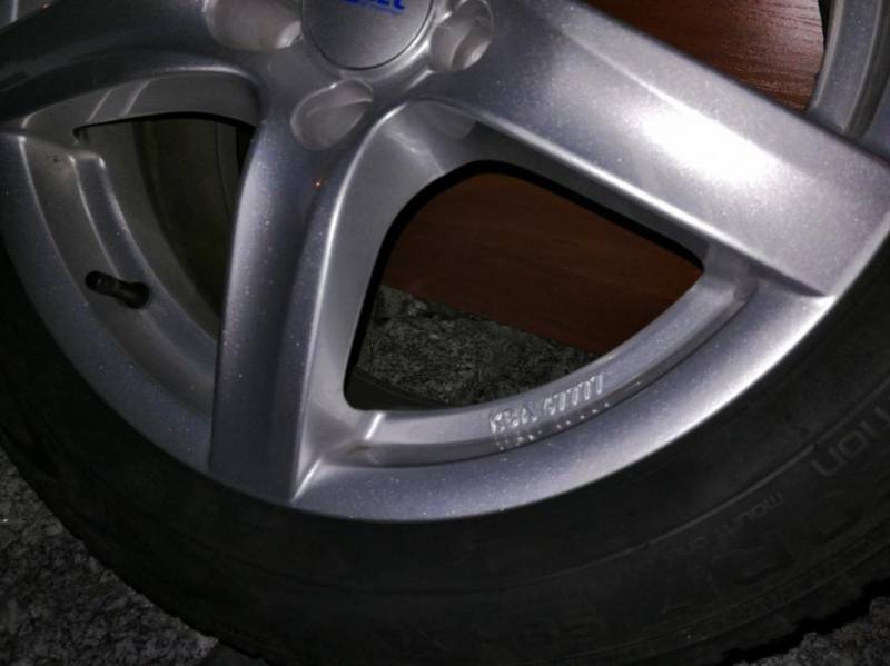 ox_alu-felgi-z-oponami-zimowymi-nokian-22550-r17-5x1143-renault-nissan