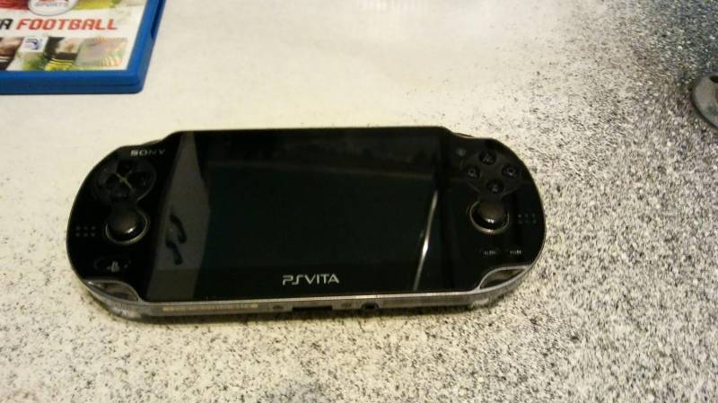 ox_ps-vita-to-podreczna-konsola-sony-idealna-do-gierzabawy-i-internetu