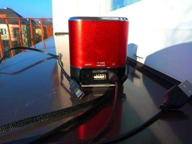 ox_maly-glosnik-bezprzewodowy-na-usb-radio