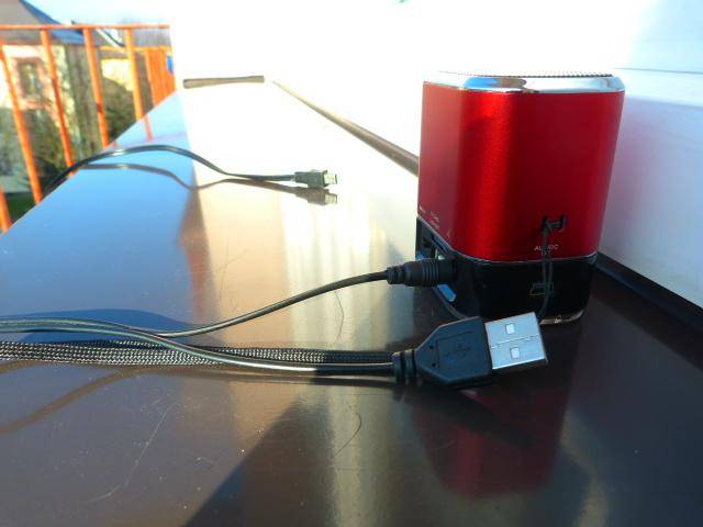ox_maly-glosnik-bezprzewodowy-na-usb-radio