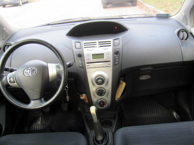 ox_toyota-yaris-14-d-4d-sol-2006r-bezwypadkowy