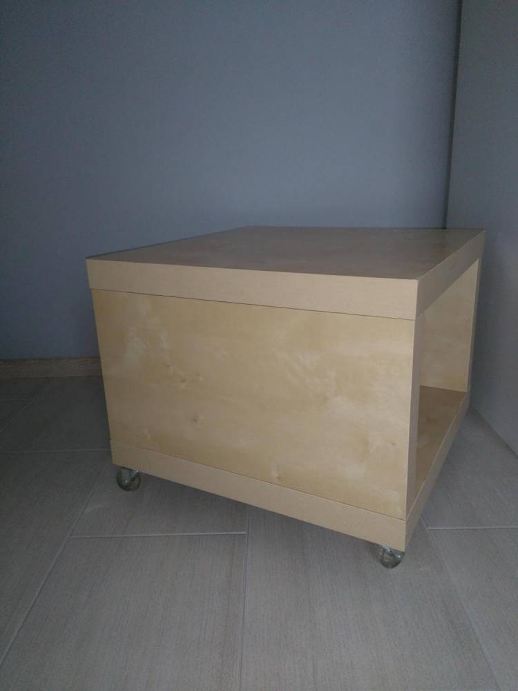 ox_sprzedam-stolik-ikea-na-kolkach