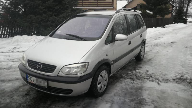 ox_opel-zafira-7-osobowy-zadbany-16-benzyna-2000r