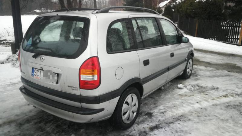 ox_opel-zafira-7-osobowy-zadbany-16-benzyna-2000r