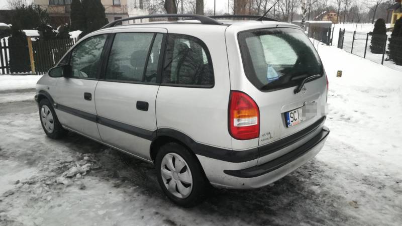 ox_opel-zafira-7-osobowy-zadbany-16-benzyna-2000r