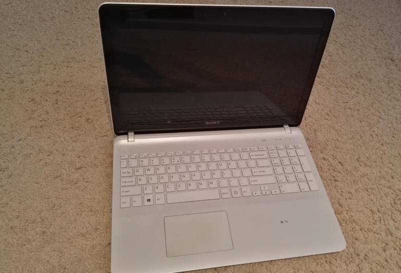 ox_laptop-sony-vaio-model-svf152a29m