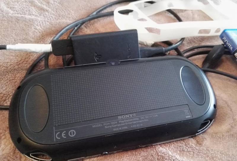 ox_konsola-sony-ps-vita-2gry