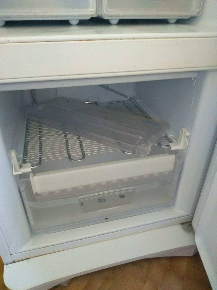 ox_lodowka-lustro-z-szafka-umywalka-cersanit-stolik-kawowy-ikea