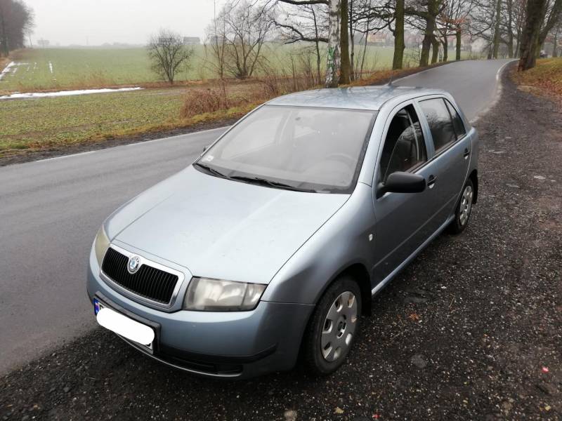 ox_skoda-fabia-14-mpi-2003rwspomaganie152tys-km