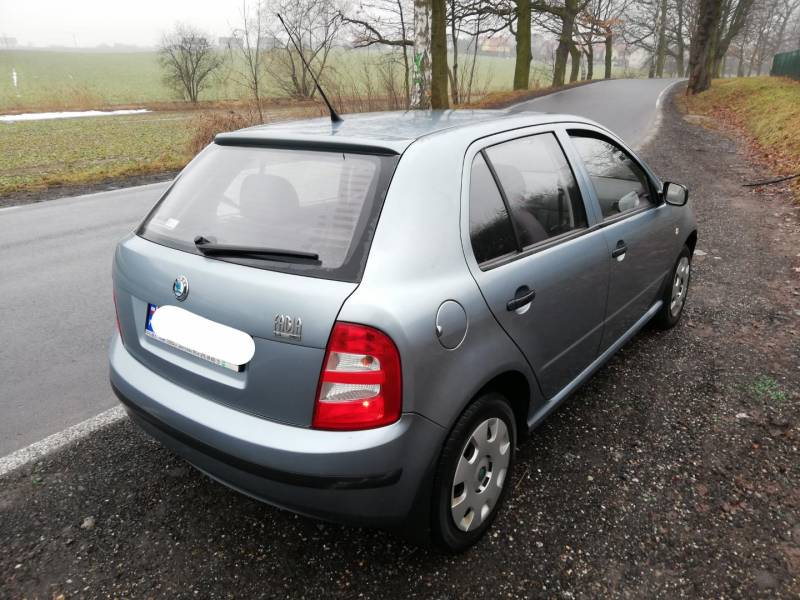 ox_skoda-fabia-14-mpi-2003rwspomaganie152tys-km